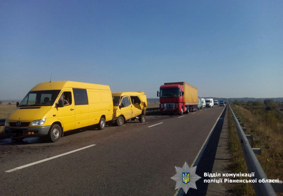 В Ровенской области из-за тумана столкнулись семь авто