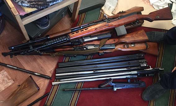 В Киеве полиция изъяла у местного жителя арсенал оружия