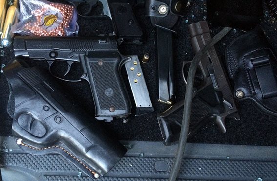 Перестрелка в Княжичах: МВД показало задержанных и их оружие