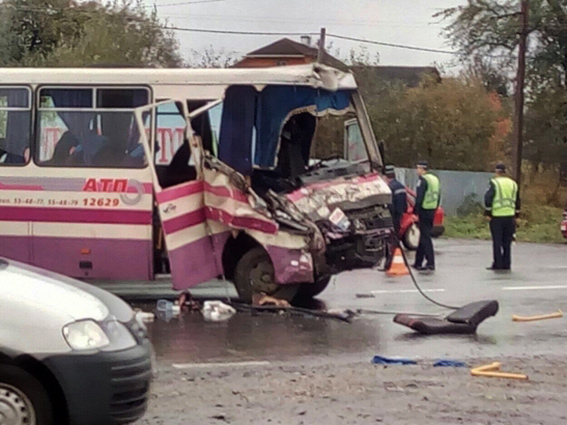 Автобус потрапив у ДТП