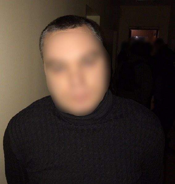 В Одессе на взятке от переселенки задержали действующих и экс-правоохранителей