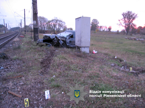 У Рівненській області автомобіль зіткнувся з потягом