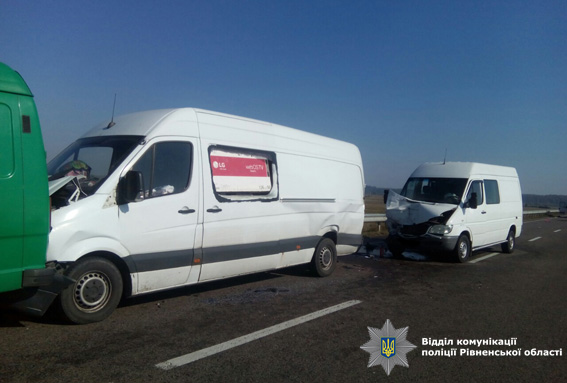 В Ровенской области из-за тумана столкнулись семь авто