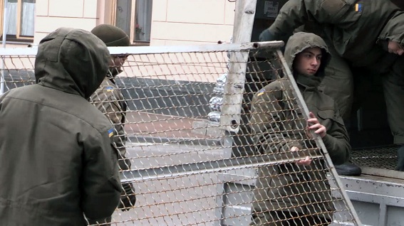 Правопорядок под Радой обеспечивается в обычном режиме, - Крищенко