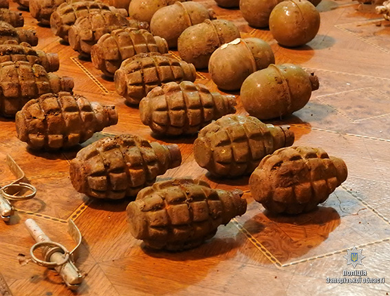 В Запорожской области полиция обнаружила тайник с боеприпасами