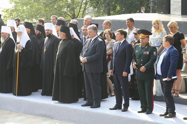 Порошенко и члены Кабмина на торжественных мероприятиях УПЦ КП