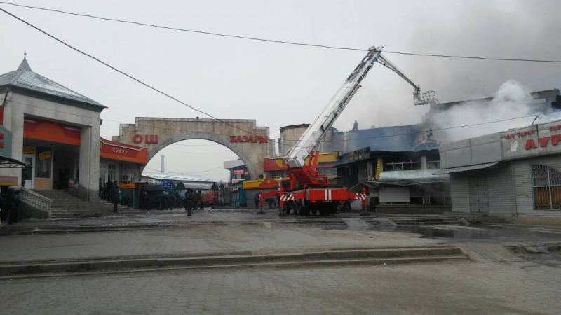 В Киргизии загорелся крупнейший в стране рынок, есть пострадавшие