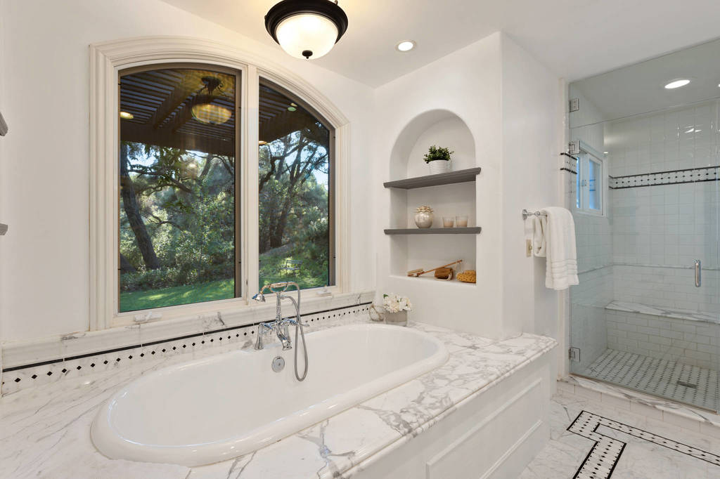 Ломаченко в 2021 году может заработать 5 млн. На что ему их потратить?