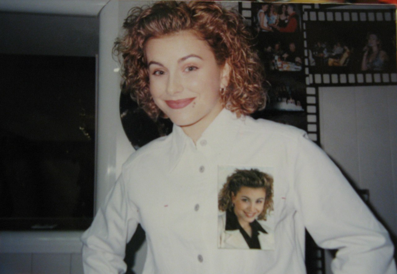 День народження Ані Лорак: такою кучерявою і юною ви її точно не бачили (фото)