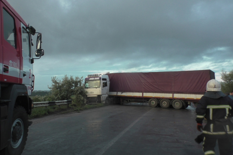 Под Черновцами столкнулись 9 авто