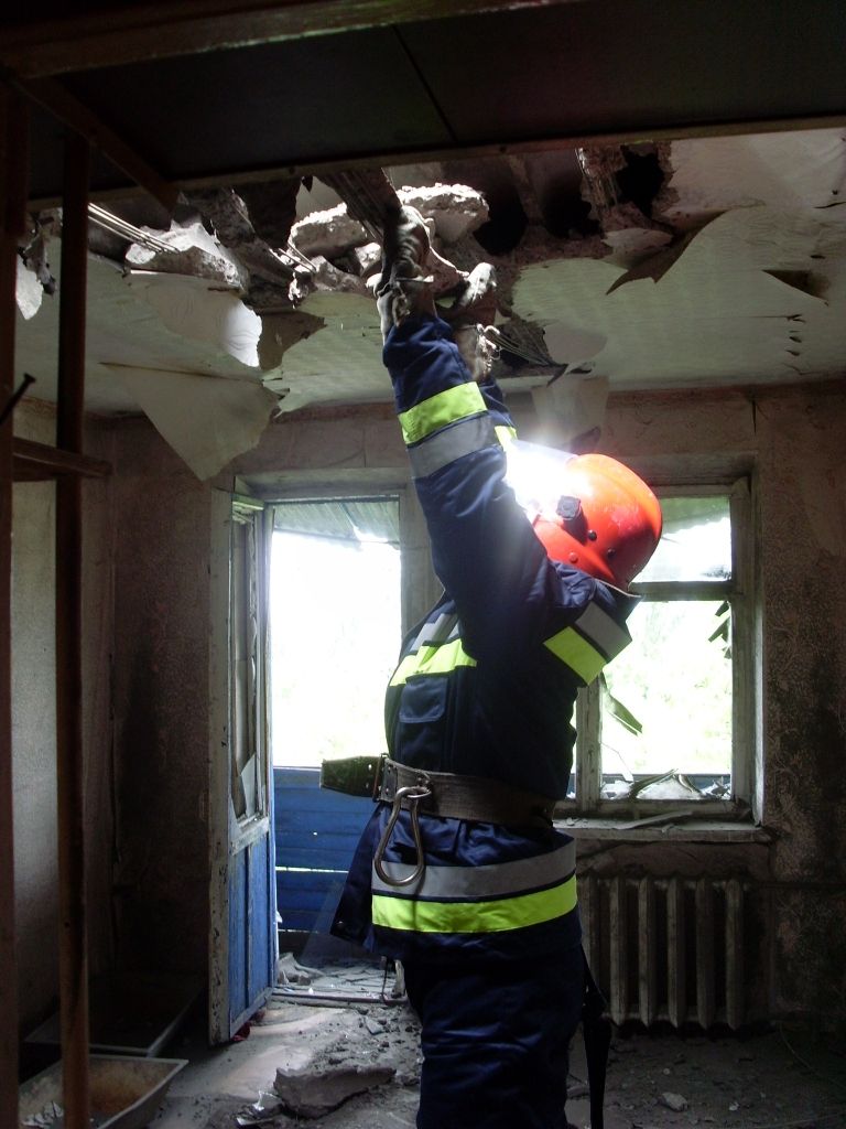 В ГСЧС показали последствия вчерашнего артобстрела Торецка