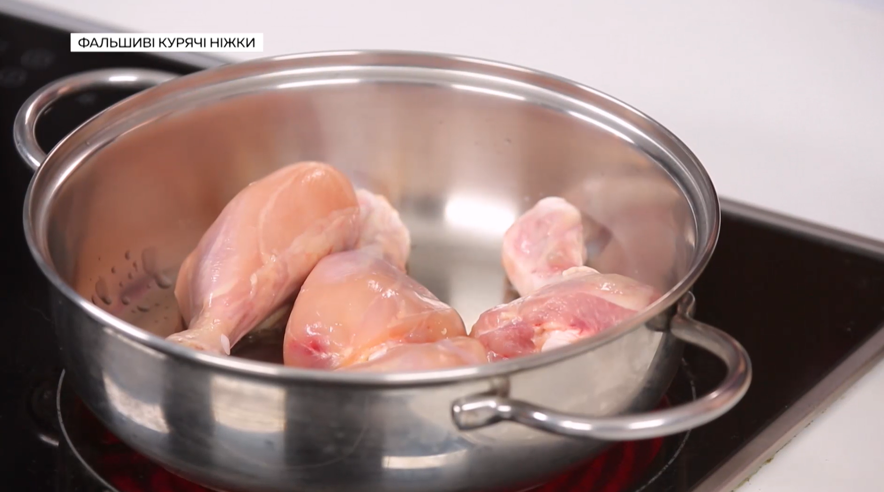 Известный кулинар поделился упрощенным и бюджетным вариантом легендарной котлеты по-киевски