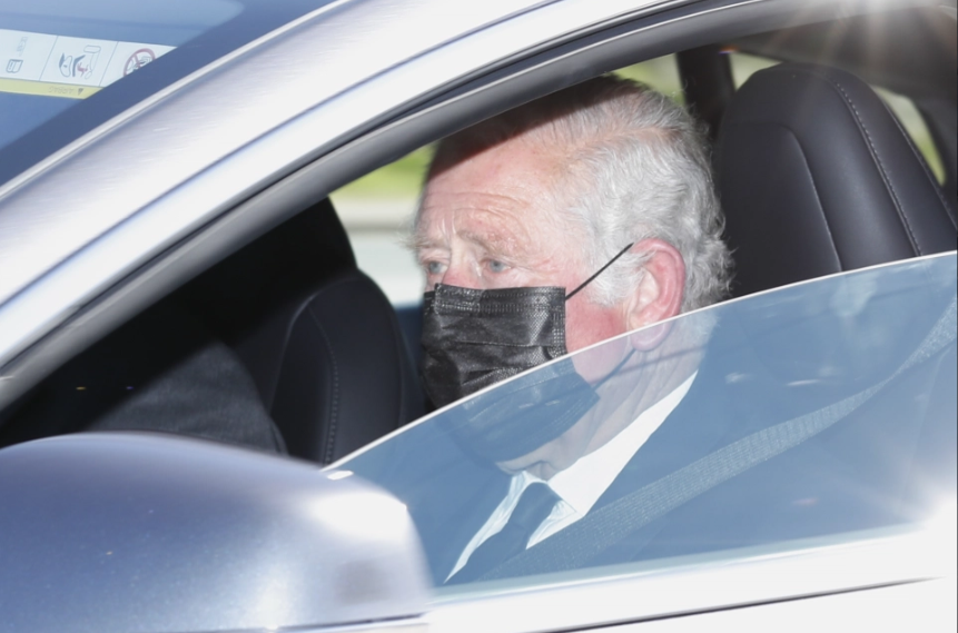 Елизавета II в трауре, Гарри с Уильямом порознь: как королевская семья прощается с Филиппом (фото)