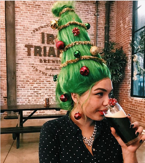 Меховые ногти и елка на голове: сеть покоряют необычные и безумные новогодние бьюти-образы