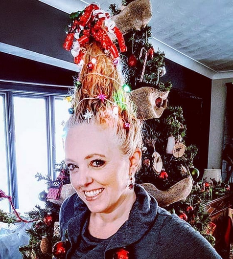 Меховые ногти и елка на голове: сеть покоряют необычные и безумные новогодние бьюти-образы