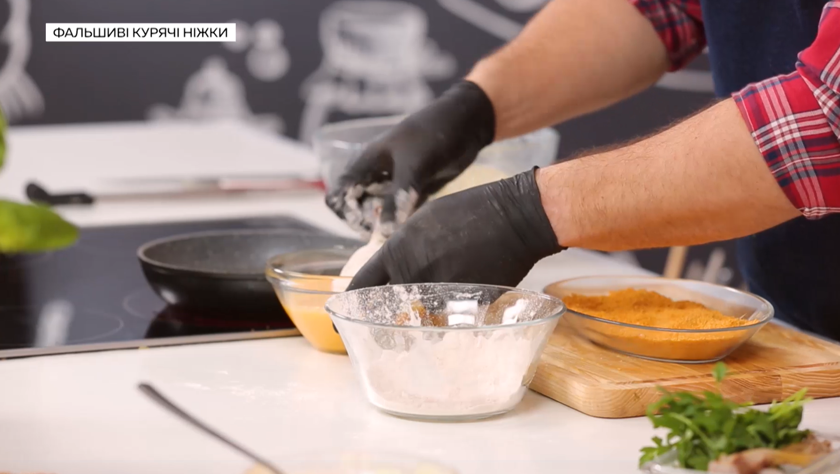 Известный кулинар поделился упрощенным и бюджетным вариантом легендарной котлеты по-киевски