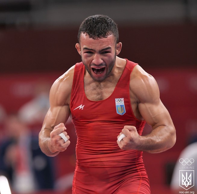 "Бронза", два финала в борьбе и надежда на синхронисток: итоги дня на ОИ-2020