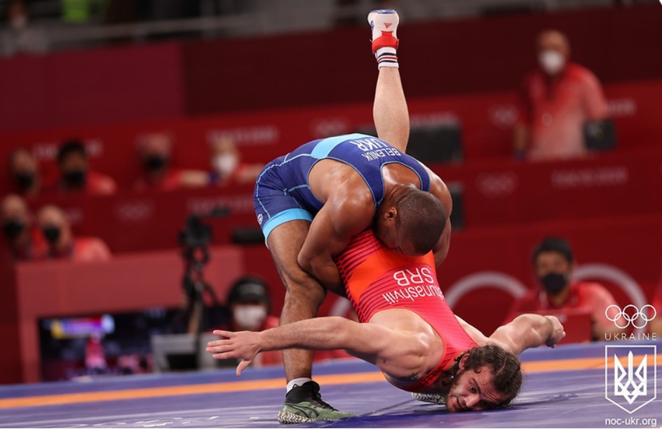 "Бронза", два финала в борьбе и надежда на синхронисток: итоги дня на ОИ-2020