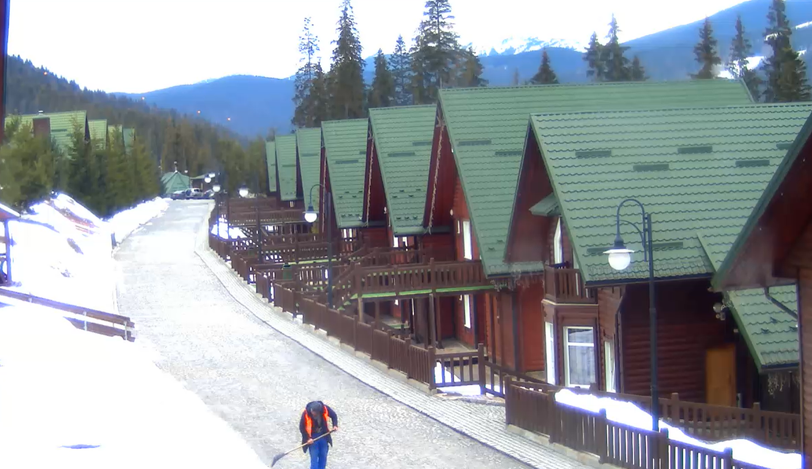 Что происходит в закрытом Буковеле: новые фото и видео опустевшего курорта