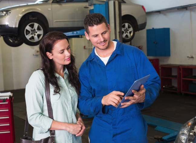Официальный дилер или независимый сервис: где обслуживать авто?