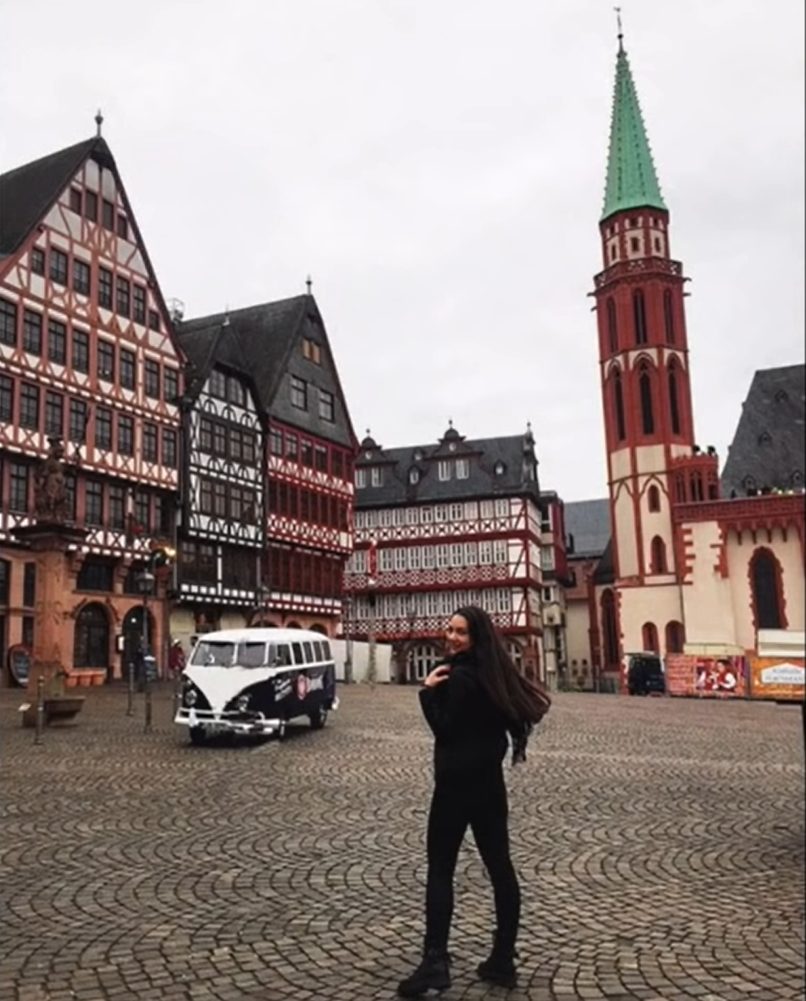 "Министр "ЛНР" купила квартиру под Киевом и отправила дочь на учебу в Европу