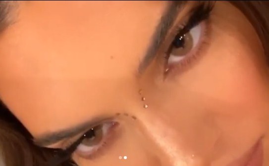 Всем сиять! 3 варианта новогоднего макияжа в стиле сестер Кардашьян-Дженнер