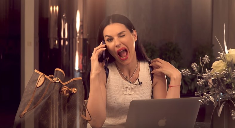 "Як відноситися до грошей": Єфросиніна зняла нову яскраву "п'ятірочку" (відео)