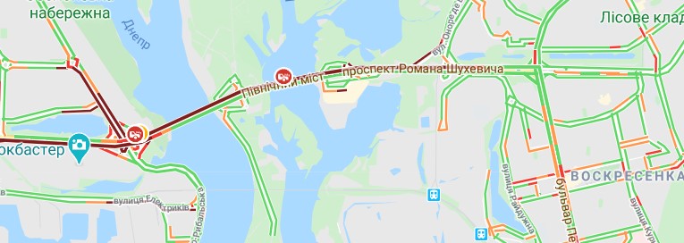 На Северном мосту в Киеве авария парализовала движение транспорта