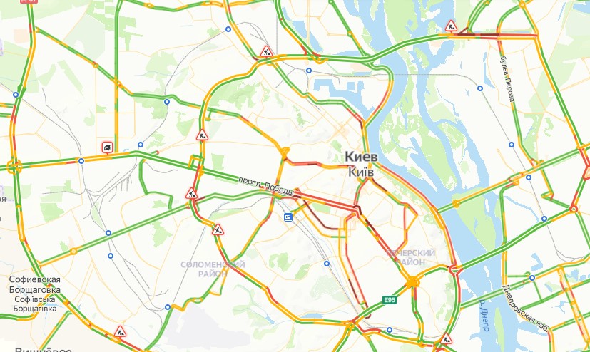 Киев накрыл проливной дождь, центр города уже сковали пробки