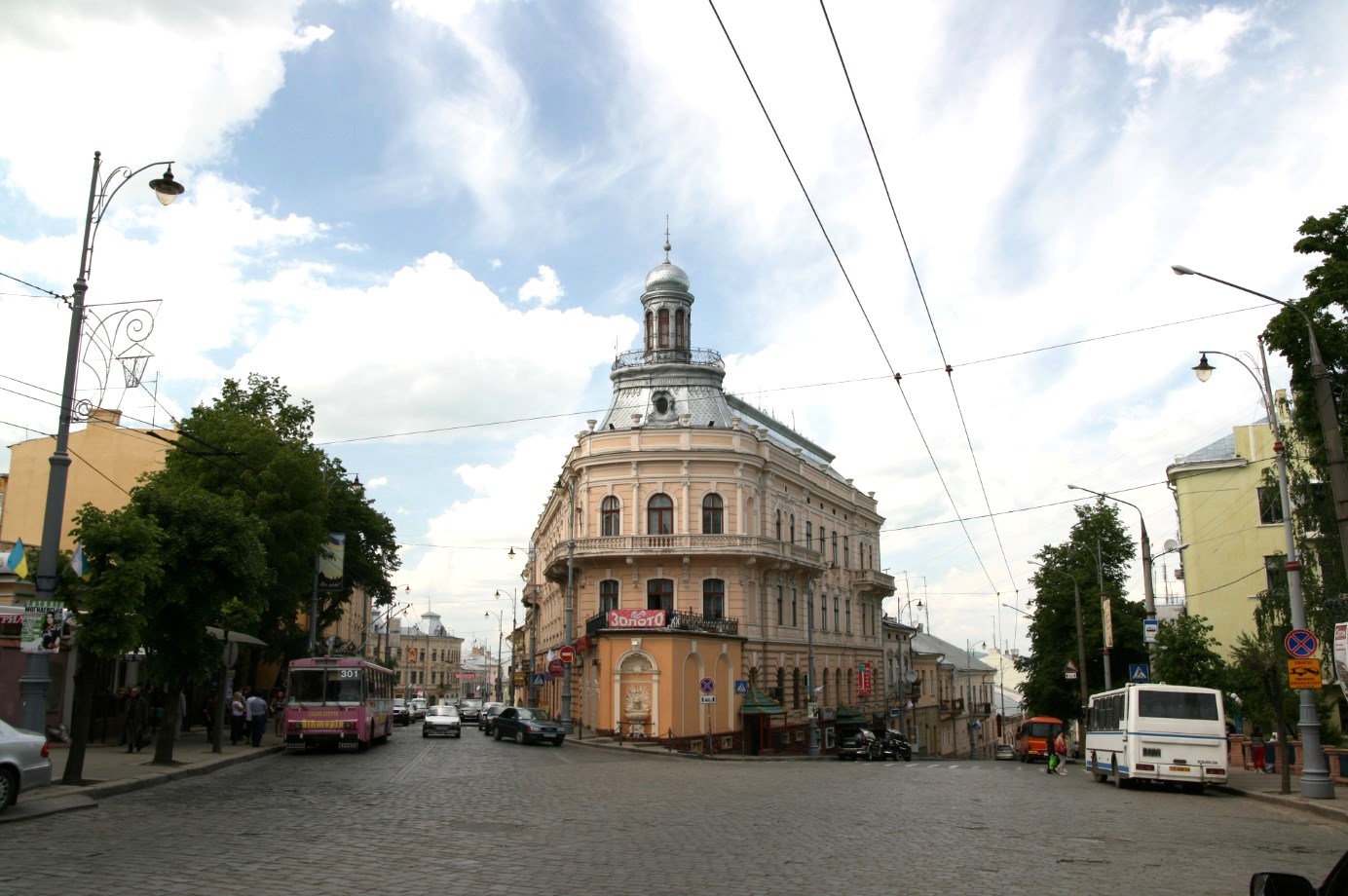 Чернівці в деталях: путівник по найцікавіших пам’ятках, готелях та ресторанах міста