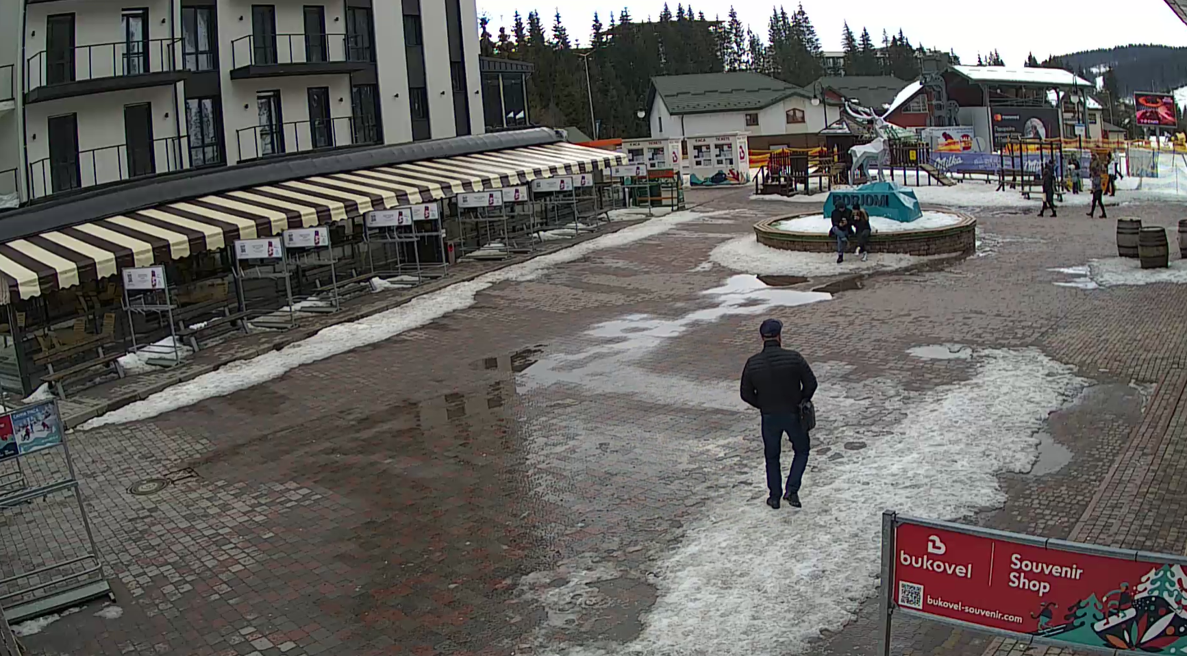 Что происходит в закрытом Буковеле: новые фото и видео опустевшего курорта
