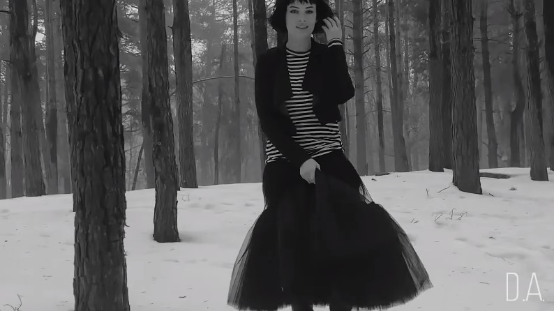 "Нежная зима": Даша Астафьева очаровала романтичным клипом