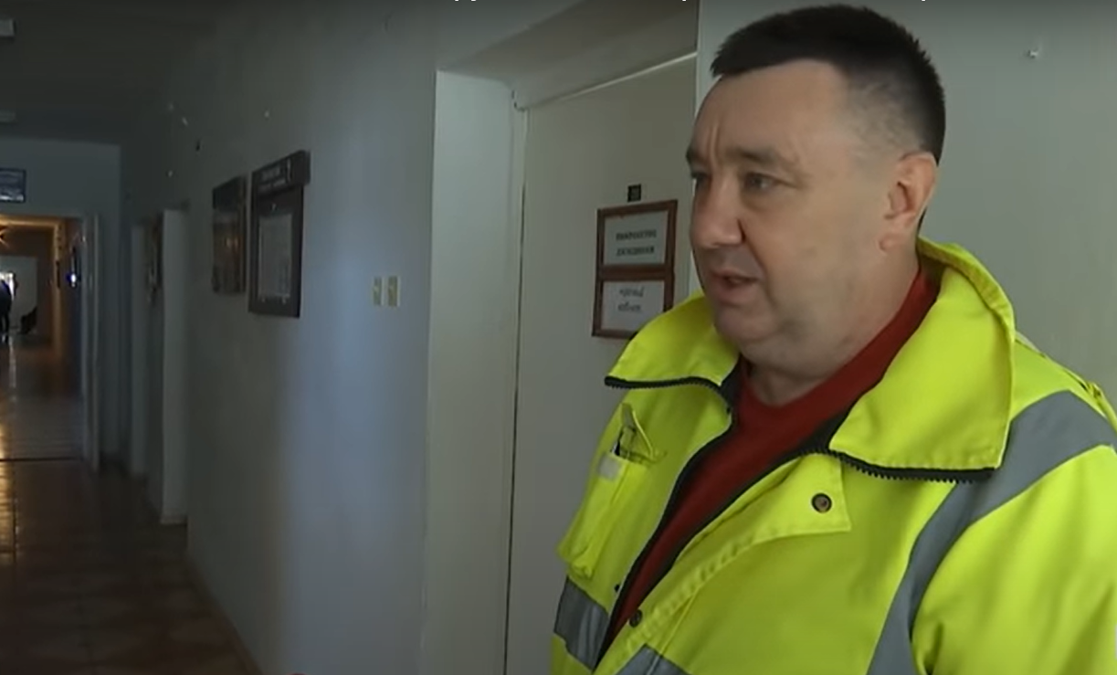 Шел сквозь снег 2 км с пациентом на руках: украинский фельдшер рассказал всю историю (видео)