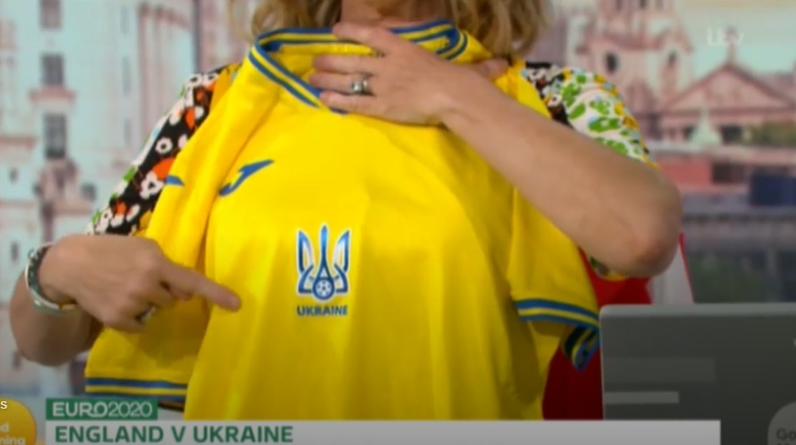 На британском ТВ карту Украины на форме сборной сравнили с грязным пятном: вспыхнул скандал