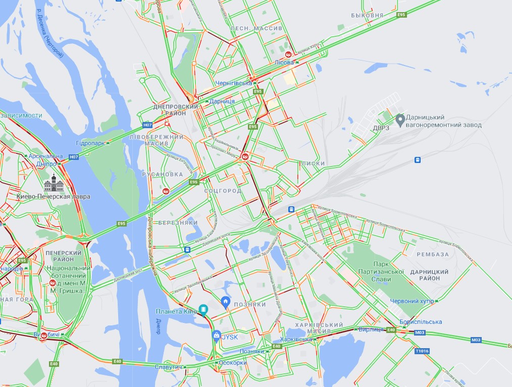 В Киеве образовались пробки перед выходными: какие улицы стоит объезжать