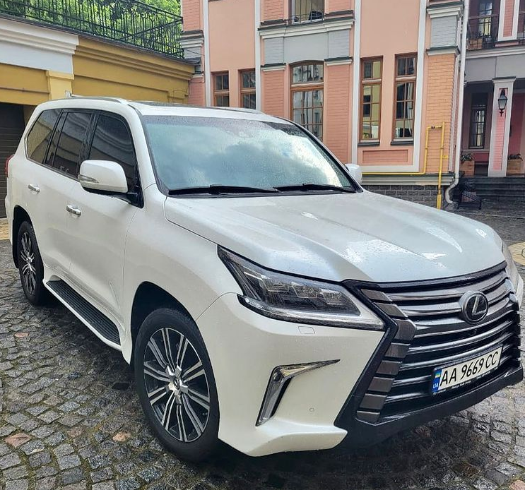 Лилия Подкопаева оказалась в центре скандала из-за видео с наездом авто на утят: что произошло