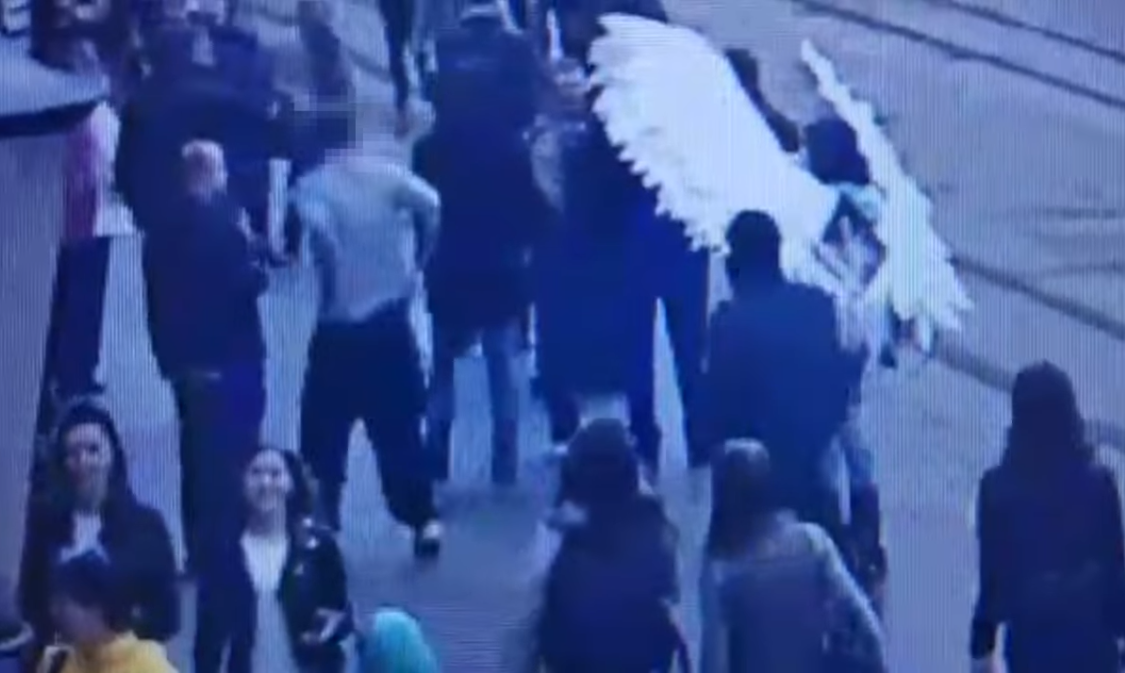 Иностранец в центре Львова показывал гениталии детям (видео)