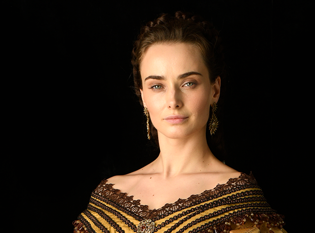 Зірка серіалу "Кріпосна" відверто розповіла про Ксенію Мішину