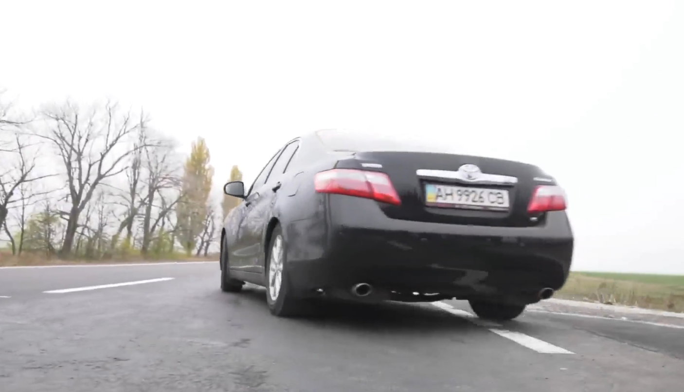 Зеленский за рулем черной "Тойоты" рассекал по новой дороге (видео)