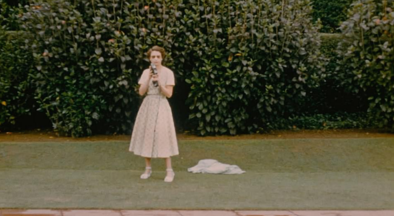 В сети появились неопубликованные ранее фото молодых принца Филиппа и Елизаветы II