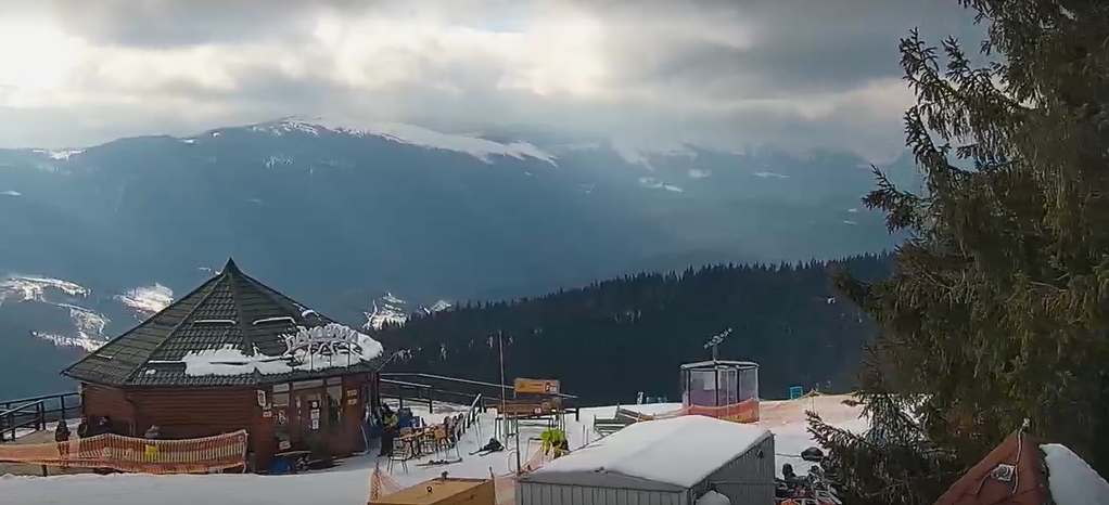 Что происходит в закрытом Буковеле: новые фото и видео опустевшего курорта