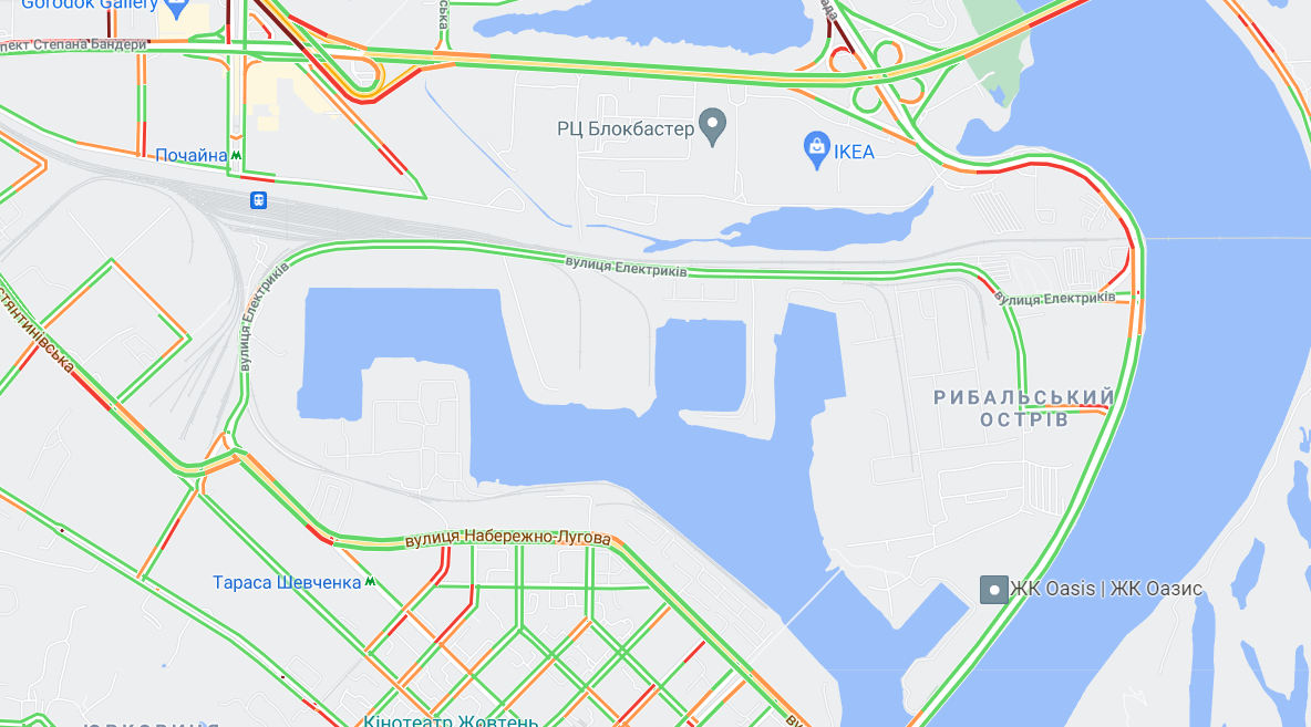 В Киеве произошел прорыв трубы, образовался "гейзер"