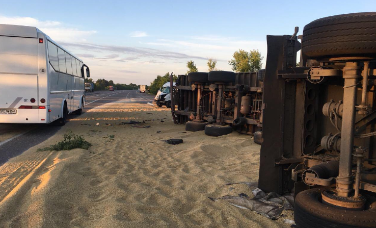 В Одесской области при столкновении двух грузовиков погибли трое людей