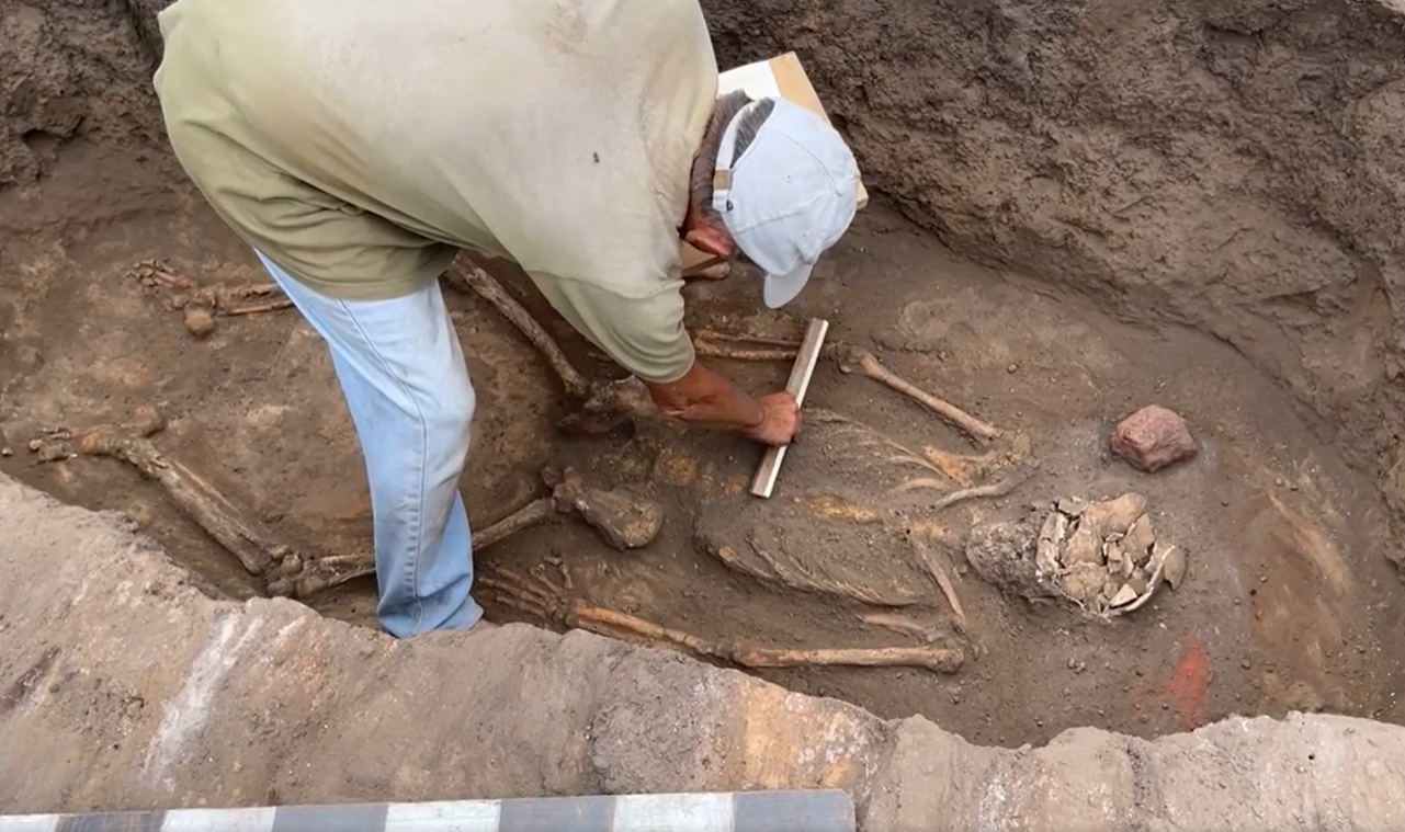 Тайна украинского "Стоунхенджа": исследовали основное захоронение под 5-тысячелетним кромлехом