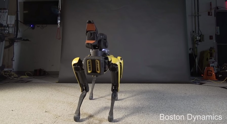 Видео дня: сеть "взорвал" ритмичный танец робопса под Uptown Funk