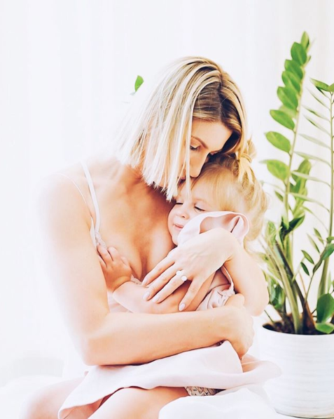 Мамино зернышко любимое: Анита Луценко восхитила сеть фото дочурки-именинницы