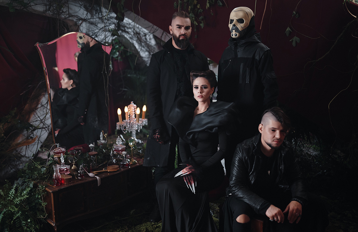 Вампирская история: The Hardkiss показали темную сторону любви в мистическом клипе "Жива"