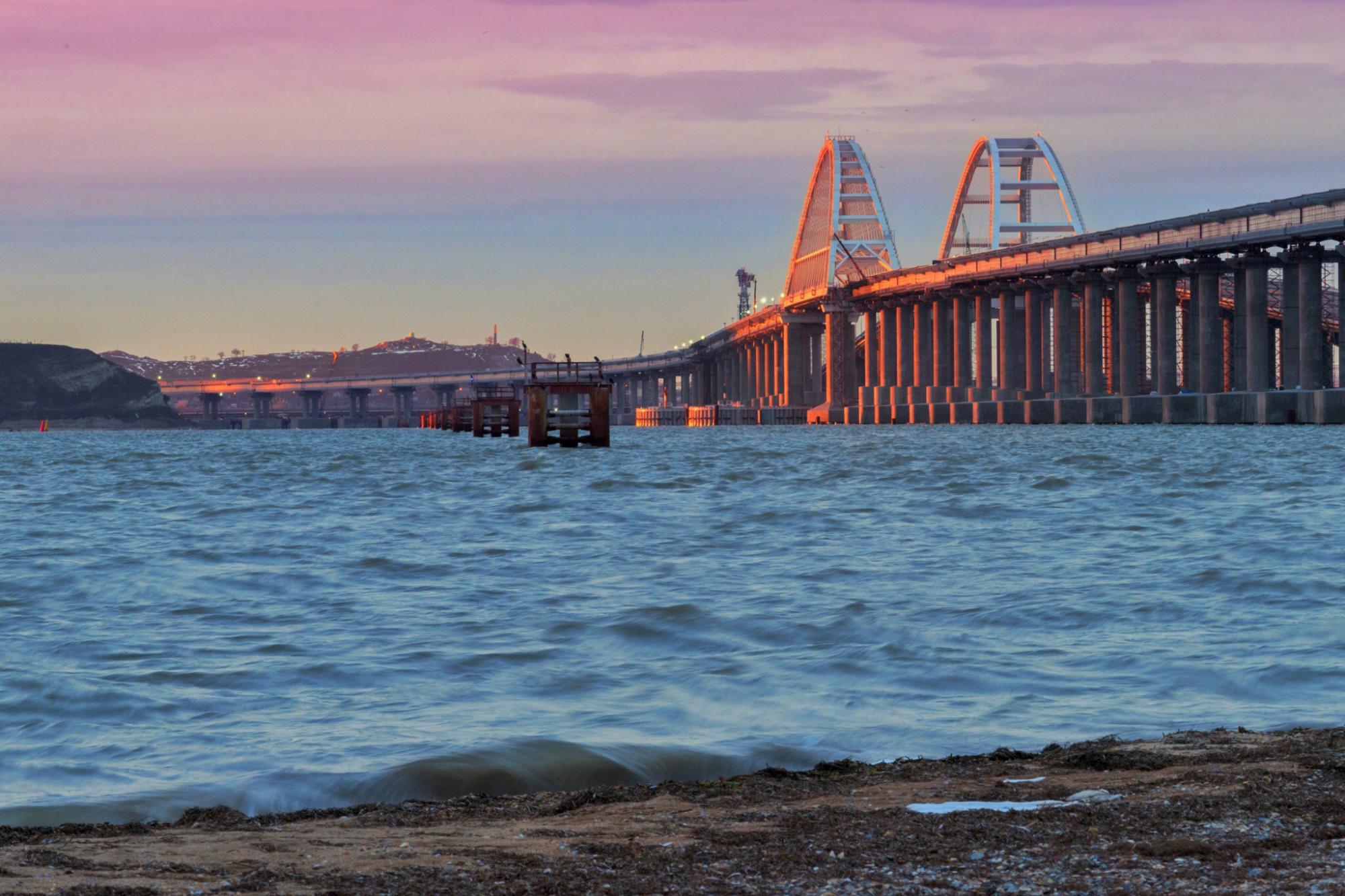 Крымский мост разрушат американцы: россияне в панике