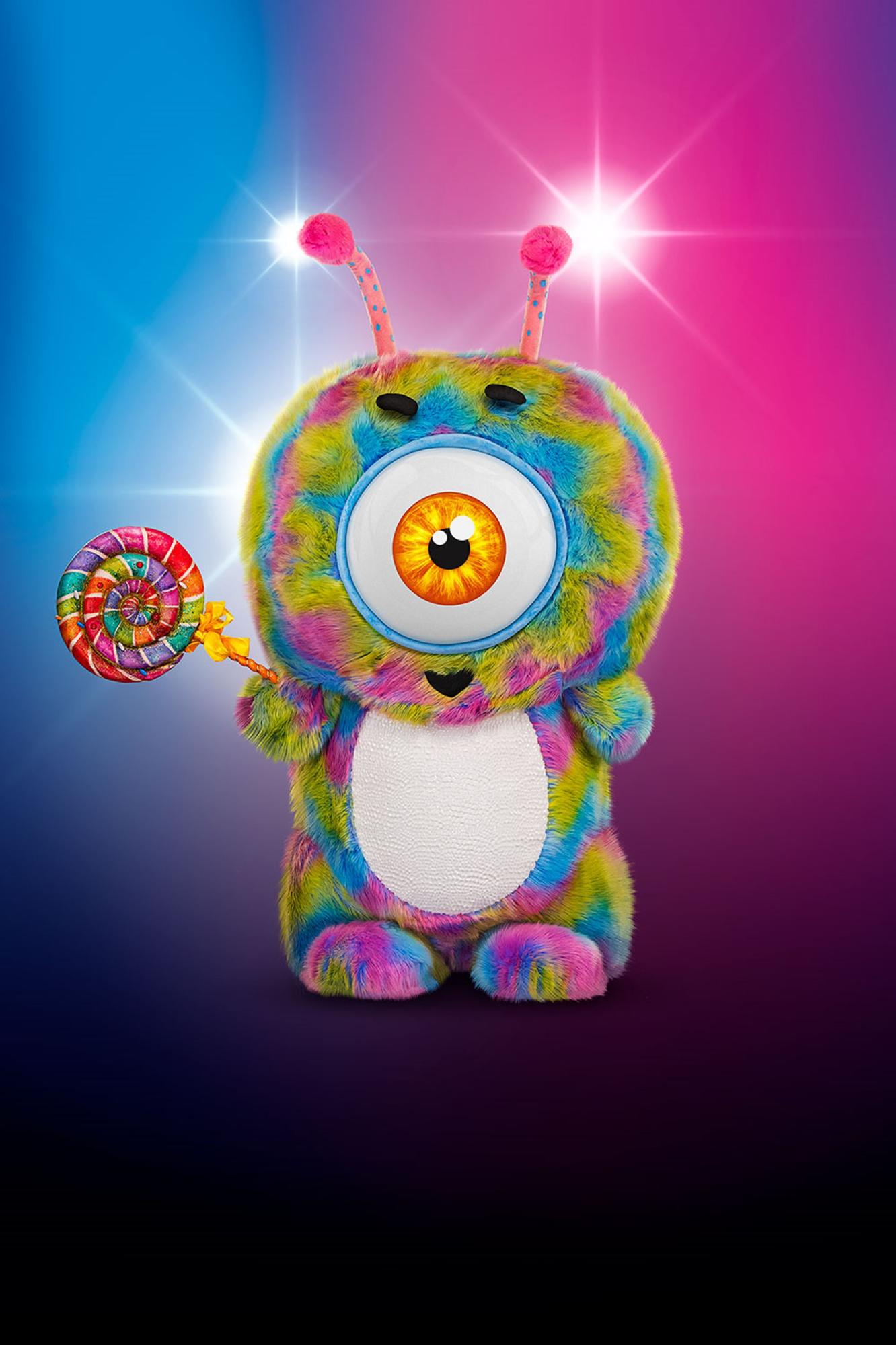 Появились фото самого милого участника шоу "Маска": учили двигать попкой