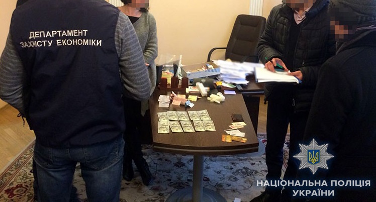 В Волынской области руководителя суда задержали на взятке